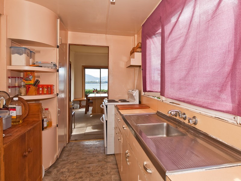 76 Esplanade, Rose Bay TAS 7015