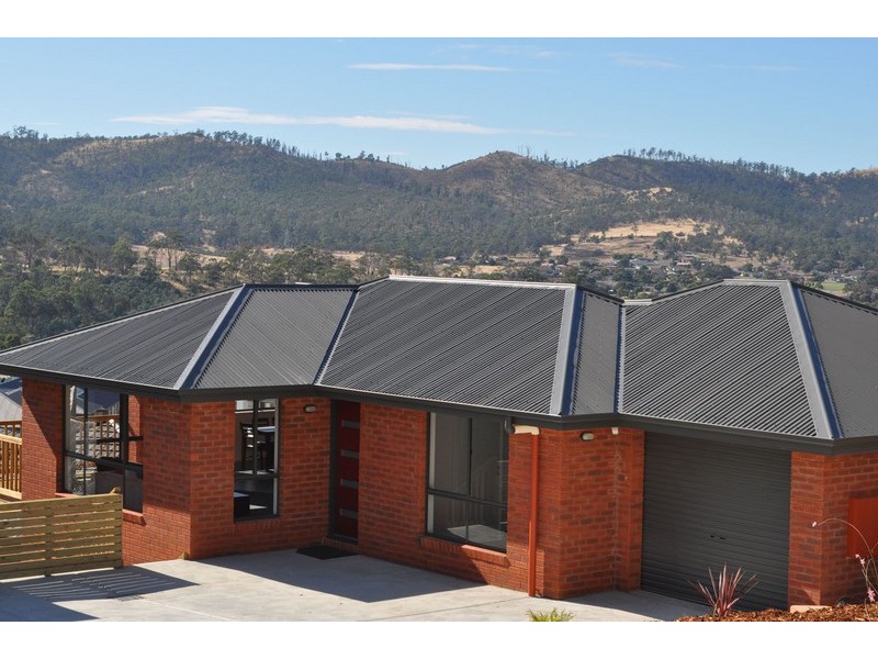 2/6 Chaplains Close, Howrah TAS 7018