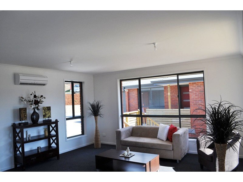 2/6 Chaplains Close, Howrah TAS 7018