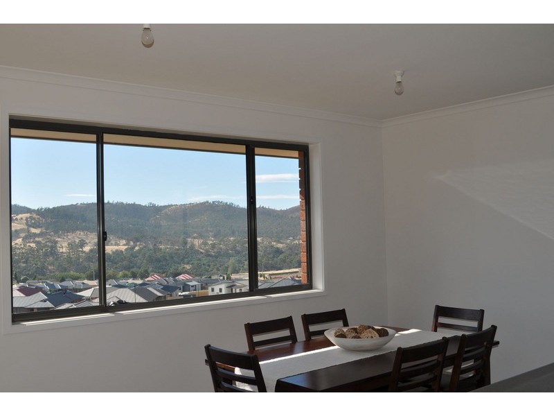 2/6 Chaplains Close, Howrah TAS 7018