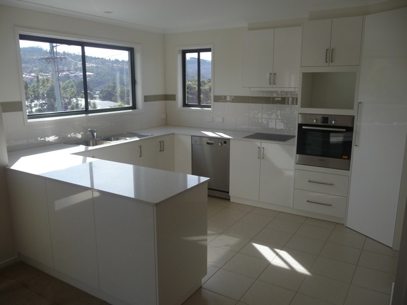 16 Derwent Avenue, Geilston Bay TAS 7015