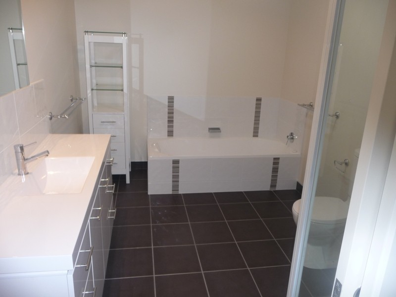16 Derwent Avenue, Geilston Bay TAS 7015