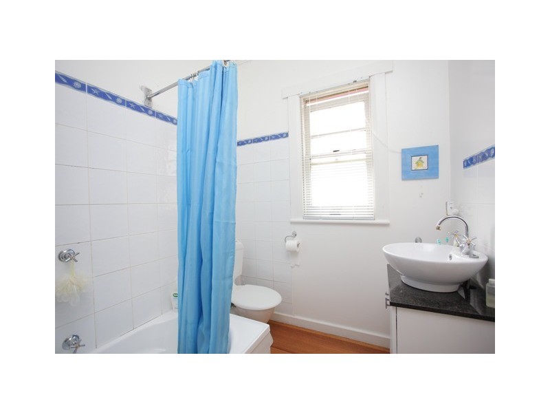 128 Gordons Hill Road, Lindisfarne TAS 7015