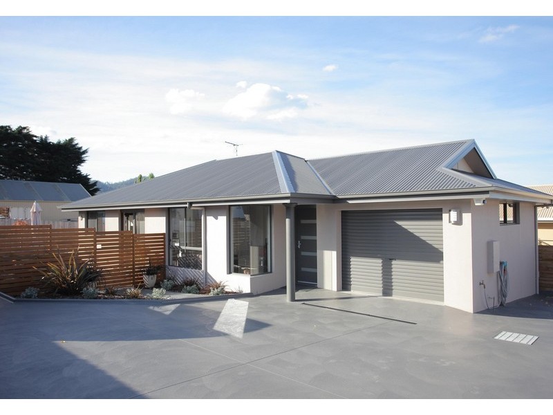 2/18 Glebe Hill Road, Howrah TAS 7018