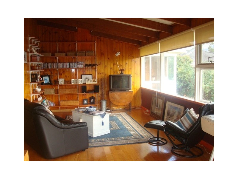 102 Derwent Avenue, Lindisfarne TAS 7015