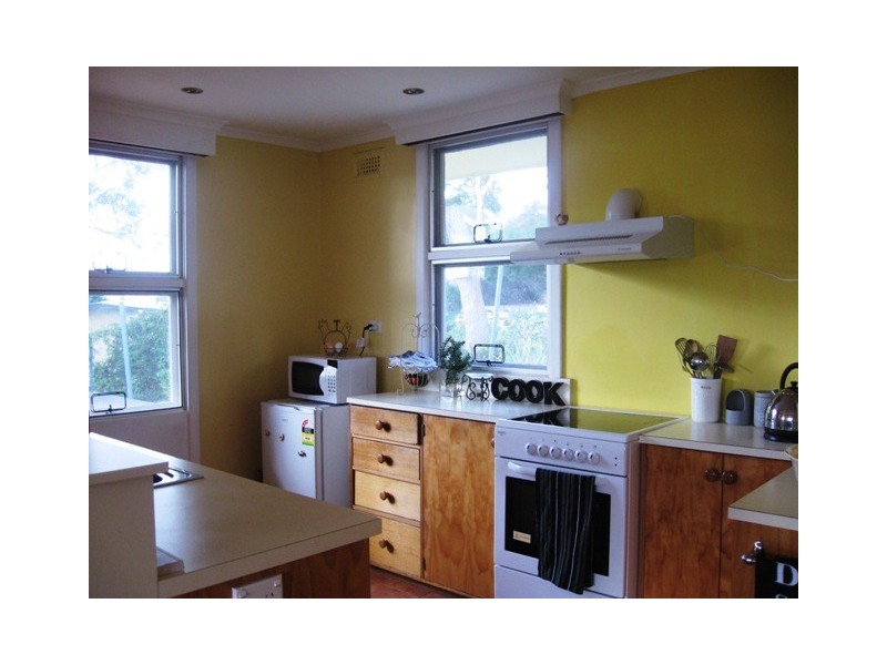102 Derwent Avenue, Lindisfarne TAS 7015
