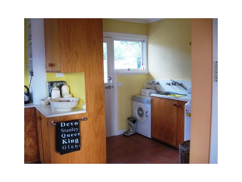 102 Derwent Avenue, Lindisfarne TAS 7015