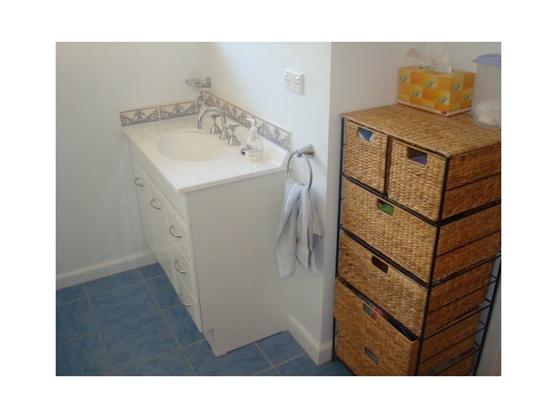 102 Derwent Avenue, Lindisfarne TAS 7015