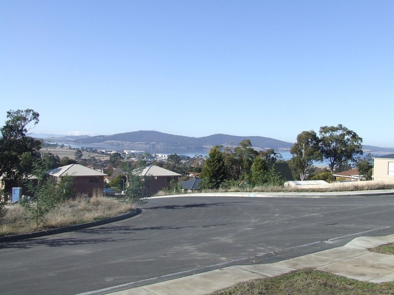 27 Emmaline Court, Rokeby TAS 7019