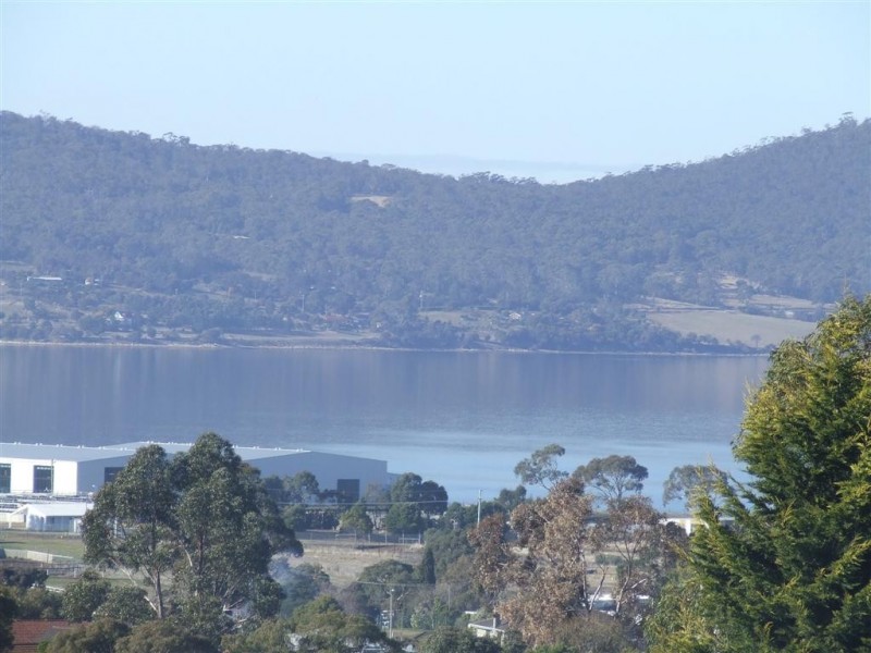 27 Emmaline Court, Rokeby TAS 7019