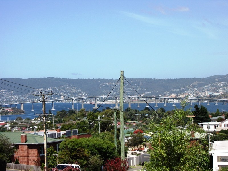 14  Lowanna Road, Lindisfarne TAS 7015