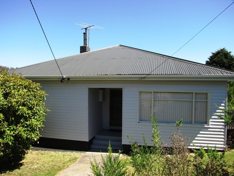 14  Lowanna Road, Lindisfarne TAS 7015