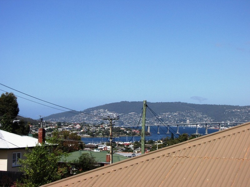 14  Lowanna Road, Lindisfarne TAS 7015