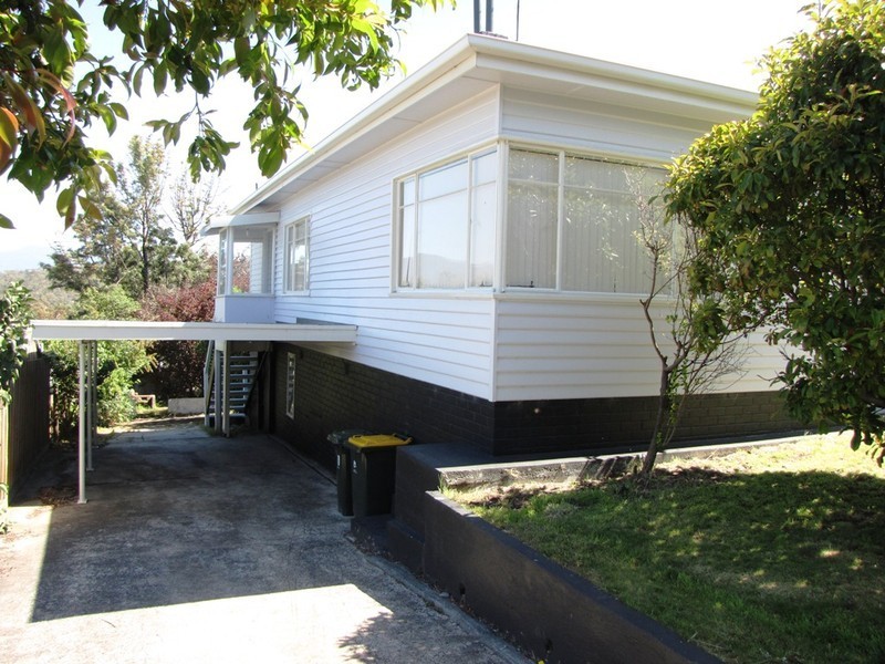 14  Lowanna Road, Lindisfarne TAS 7015