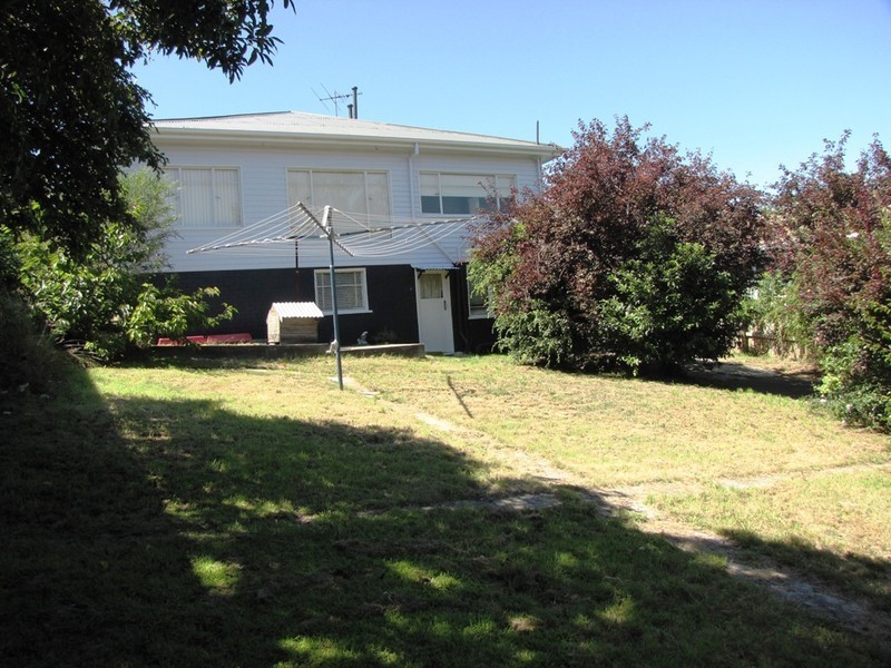 14  Lowanna Road, Lindisfarne TAS 7015