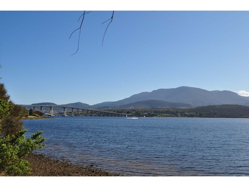 66 Esplanade, Rose Bay TAS 7015
