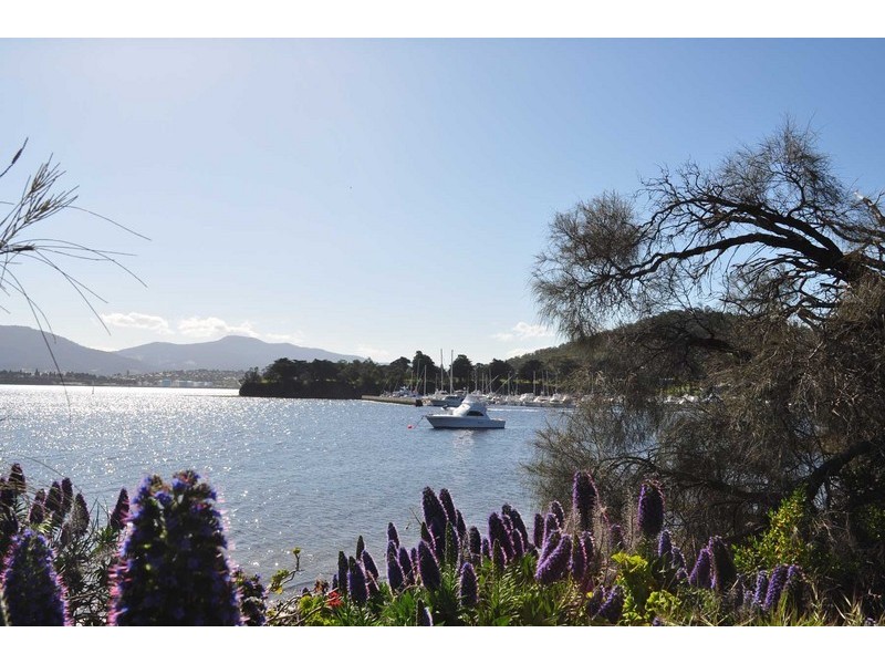 66 Esplanade, Rose Bay TAS 7015