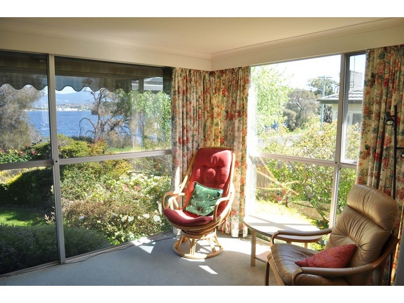 66 Esplanade, Rose Bay TAS 7015