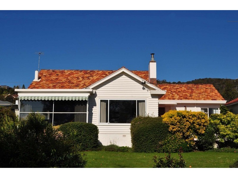 66 Esplanade, Rose Bay TAS 7015