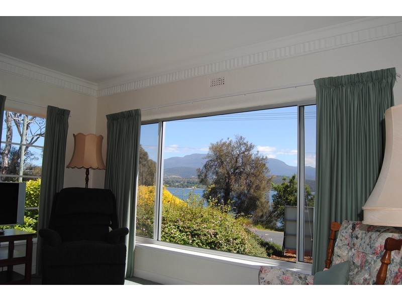 66 Esplanade, Rose Bay TAS 7015