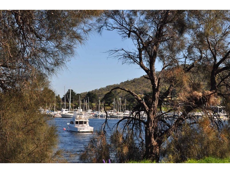 66 Esplanade, Rose Bay TAS 7015
