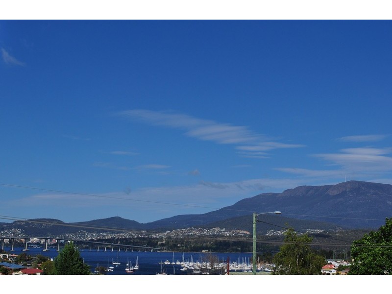 152 East Derwent Highway, Lindisfarne TAS 7015