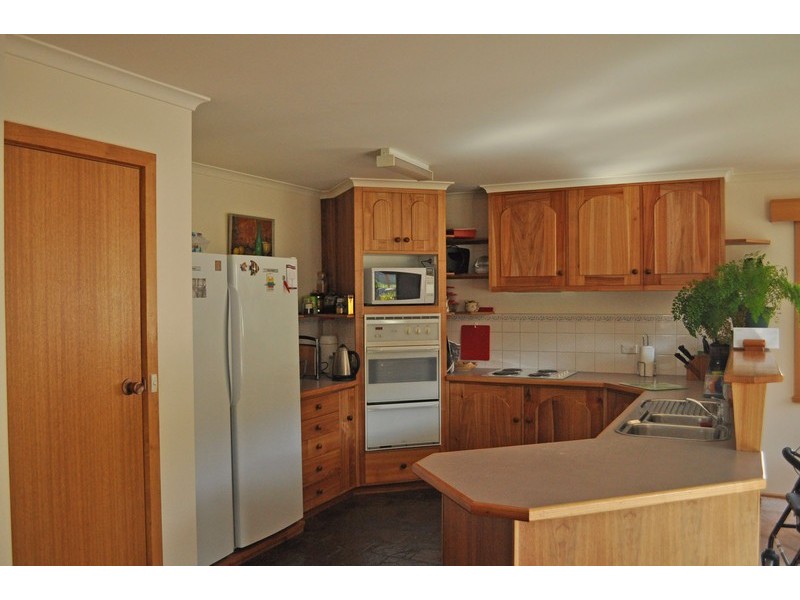 152 East Derwent Highway, Lindisfarne TAS 7015