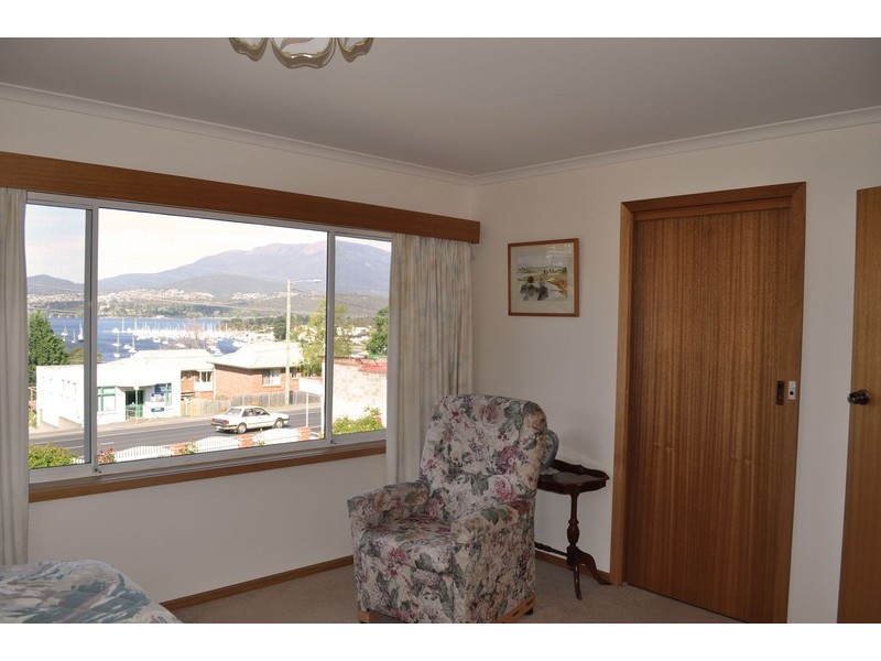 152 East Derwent Highway, Lindisfarne TAS 7015