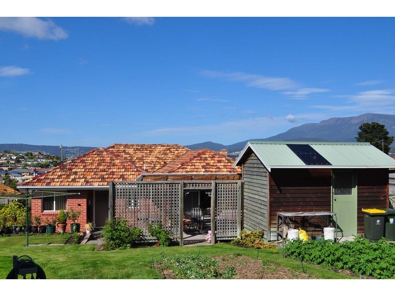 152 East Derwent Highway, Lindisfarne TAS 7015