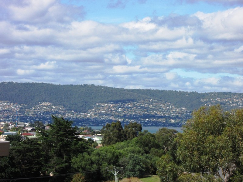 104 Flagstaff Gully Road, Lindisfarne TAS 7015