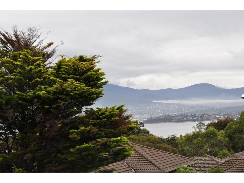 2/4  Holland Court, Howrah TAS 7018