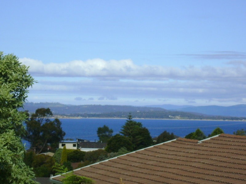 30 Woodlands Drive, Blackmans Bay TAS 7052