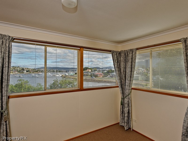 7 Esplanade, Lindisfarne TAS 7015