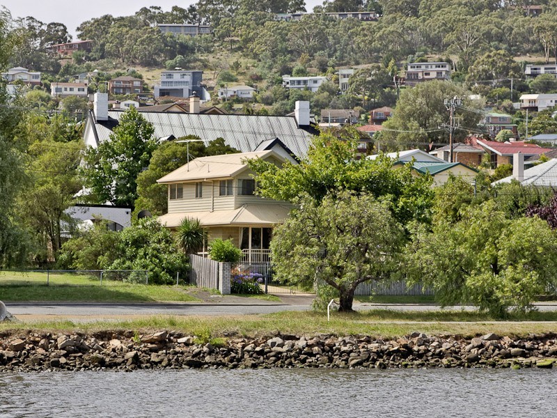 7 Esplanade, Lindisfarne TAS 7015