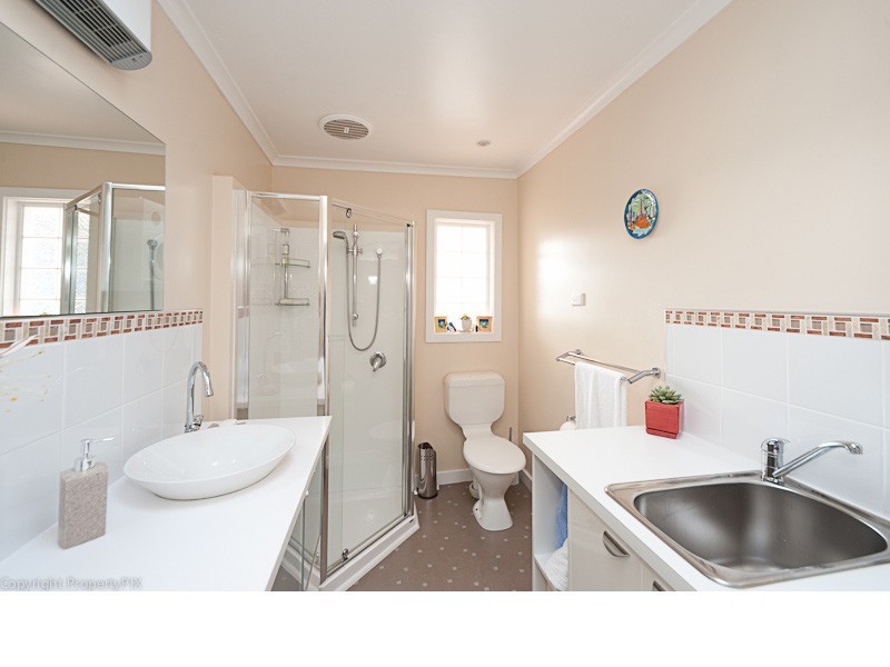 77 Derwent Avenue, Geilston Bay TAS 7015