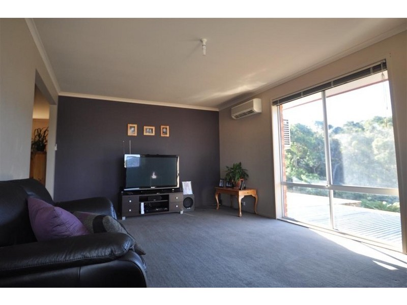 8 Warren Court, Howrah TAS 7018
