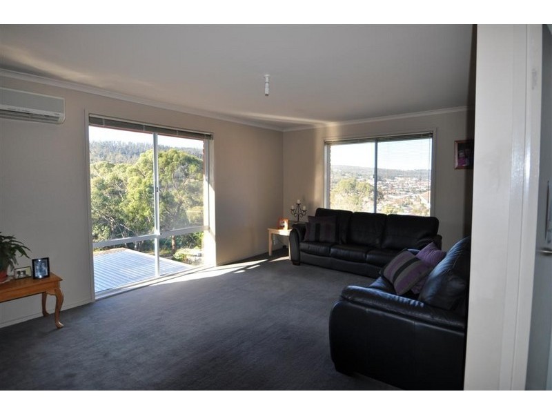 8 Warren Court, Howrah TAS 7018
