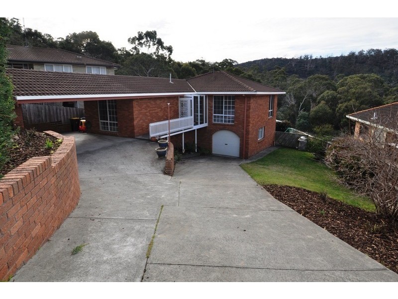 8 Warren Court, Howrah TAS 7018