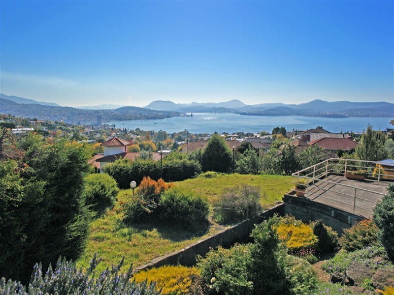 445 Churchill Avenue, Sandy Bay TAS 7005