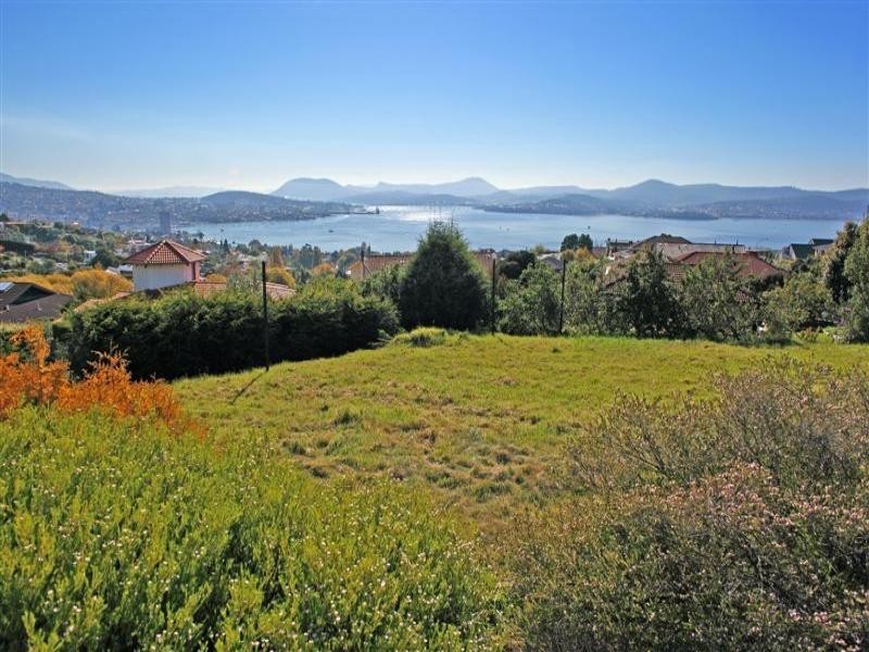 445 Churchill Avenue, Sandy Bay TAS 7005