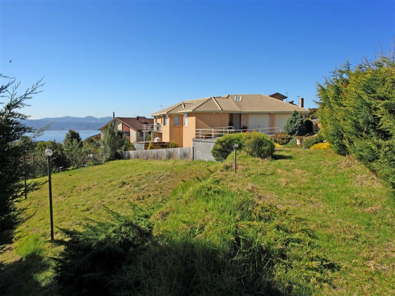 445 Churchill Avenue, Sandy Bay TAS 7005