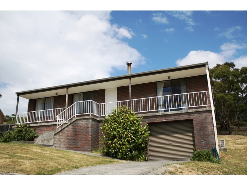 15 Lighton Way, Lenah Valley TAS 7008