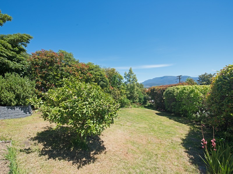 54 Begonia Street, Lindisfarne TAS 7015