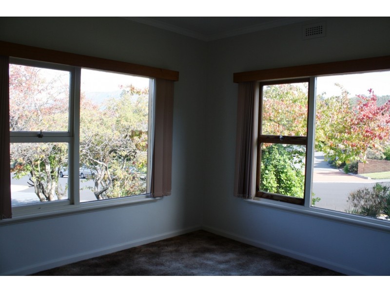 5 Bay Road, Lindisfarne TAS 7015