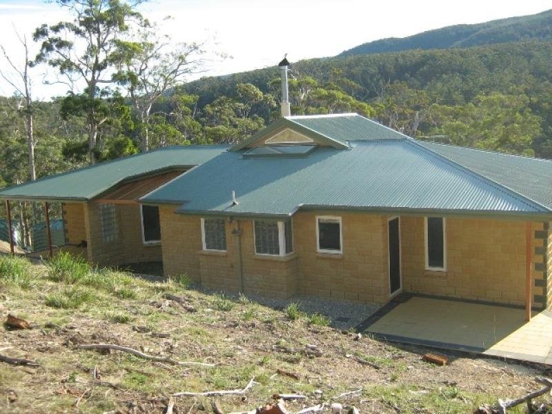 199 Cades Drive, Kingston TAS 7050