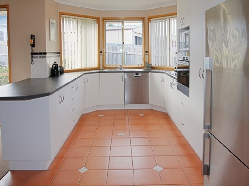 10 Adelong Drive, Kingston TAS 7050