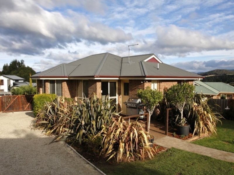 10 Adelong Drive, Kingston TAS 7050