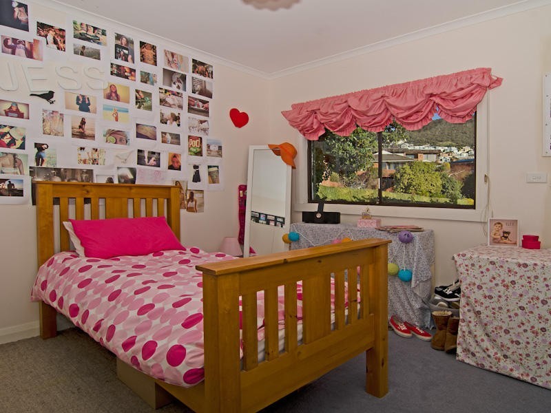 8 Dresden Street, Sandy Bay TAS 7005