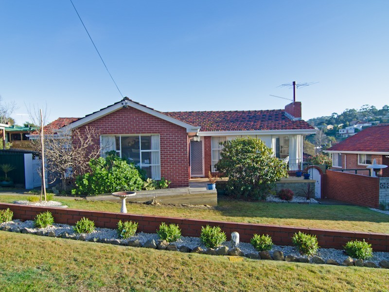 6 Coolangatta Street, Lindisfarne TAS 7015