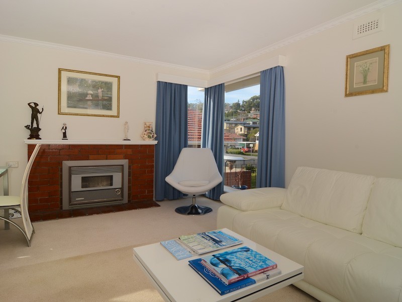 6 Coolangatta Street, Lindisfarne TAS 7015